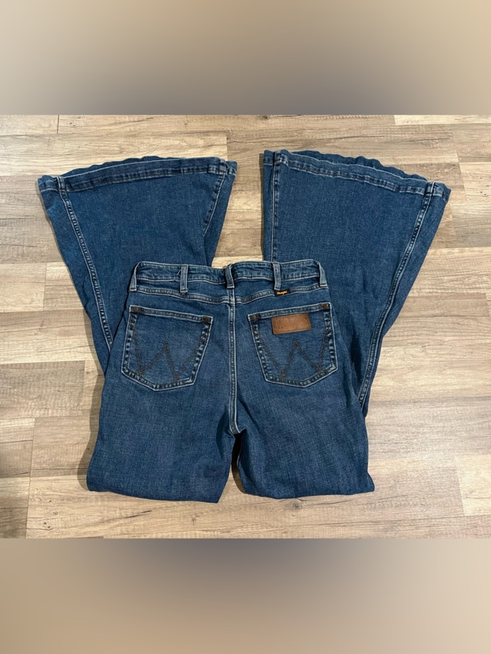 Wrangler Woman’s Medium Wash High Rise Flare Western Bell Bottom Jeans Size 28